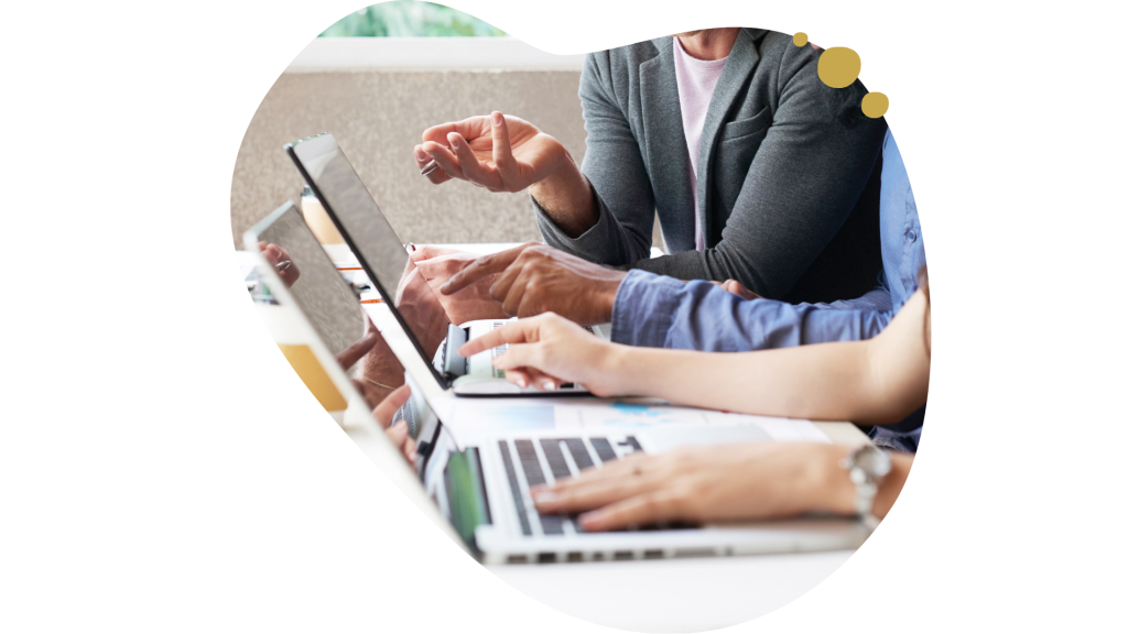 image de gens en réunion